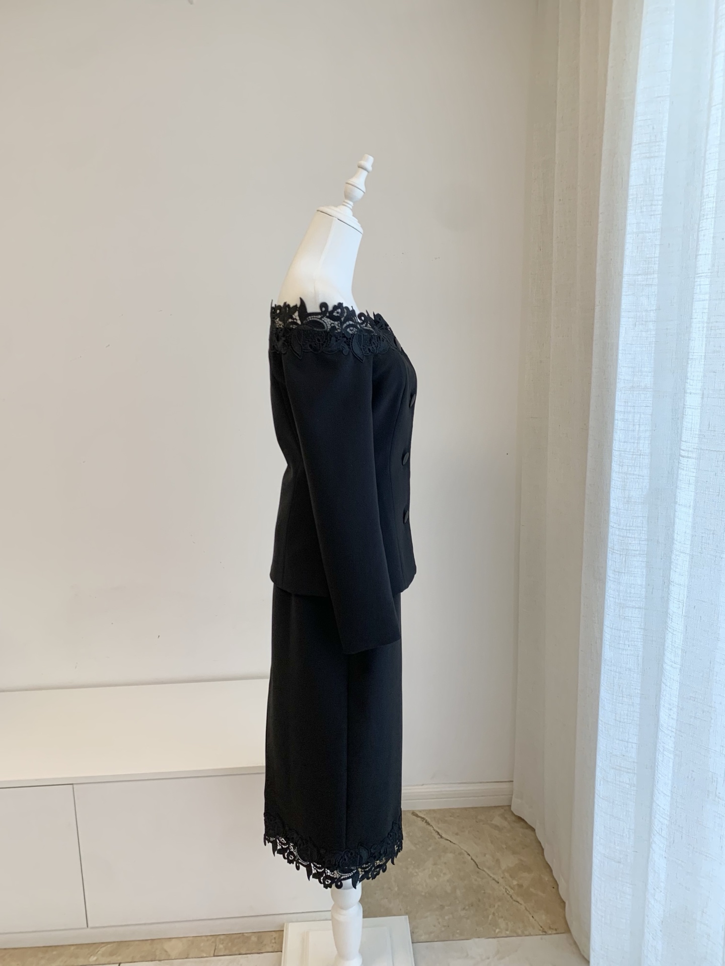 여성용 플로럴 자수 장식의 블랙 투피스 세트: 슬래시  - Midi Skirt Floral 리뷰 및 가격